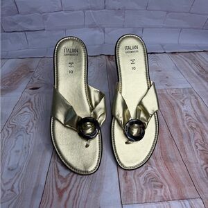 Italian Shoemakers Gold Metallic Thong Sandals Size 10 ✨ Made in Italy